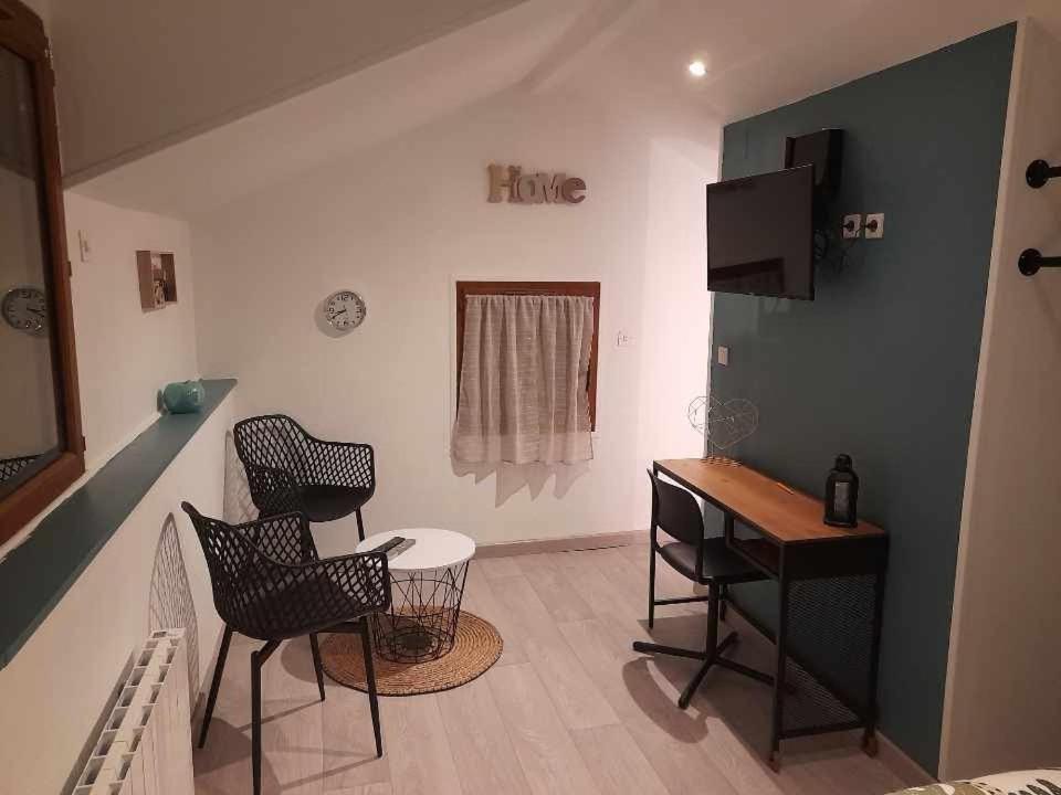 Petit Maison Villageoise Moulineaux Extérieur photo